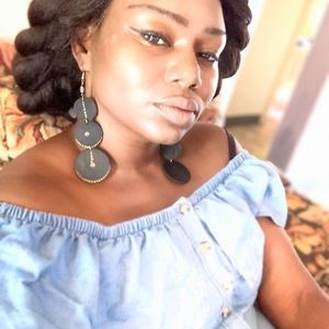 Meet your Posher, Latashia